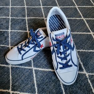 Converse - low top chuck taylors